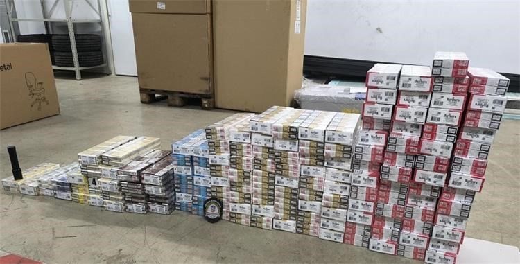 Spektakularna zapljena kod Slavonskog Broda: 50.000 cigareta i domaća rakija u kombiju